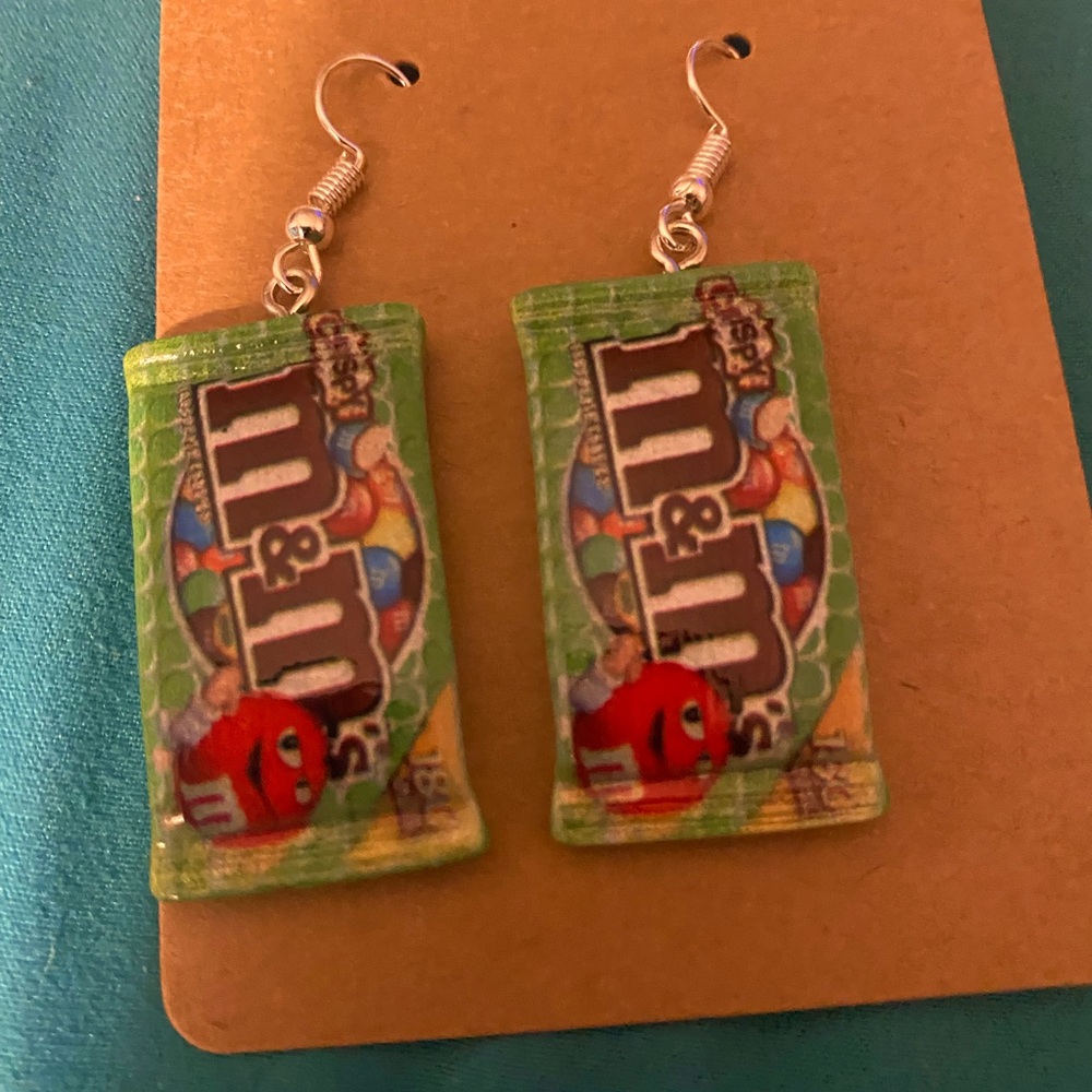 M&M crispy silver tone earrings